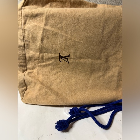 Louis Vuitton Square-shaped bottom Large dustbag 21”X12”X9” fits up to Speedy 40 - Picture 9 of 9